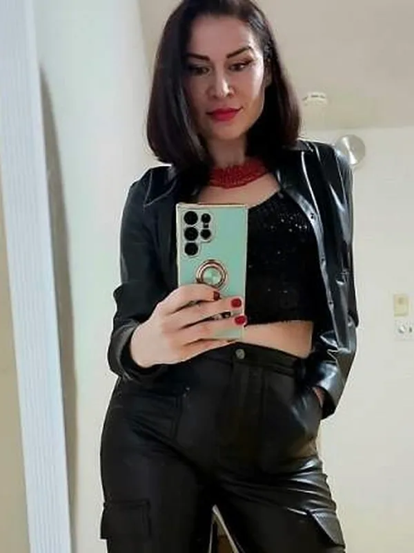 Monique, 54 ans, rencontre spontanée à Saint-Etienne
