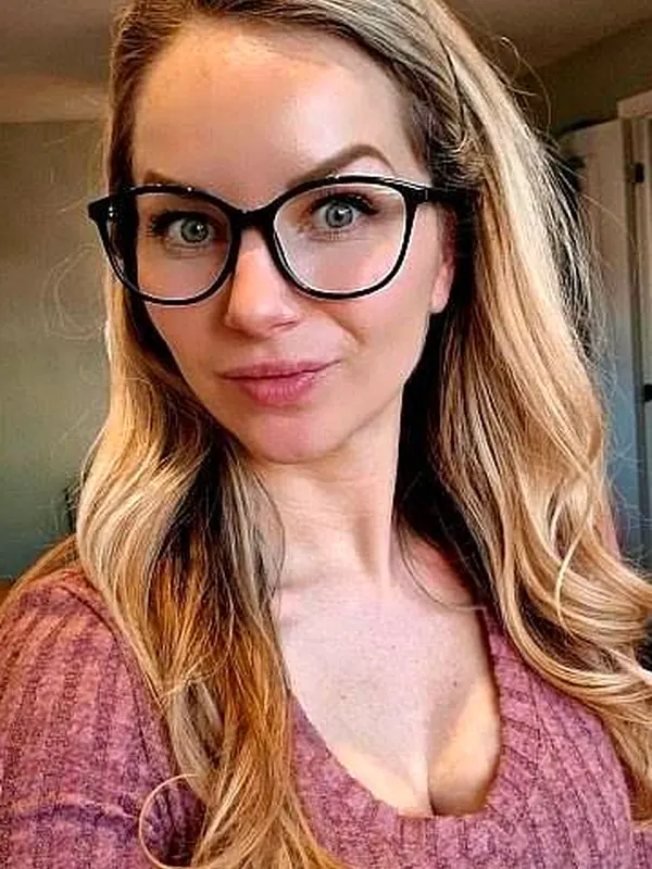 Rebecca, 36 ans, rencontre spontanée à Toulouse